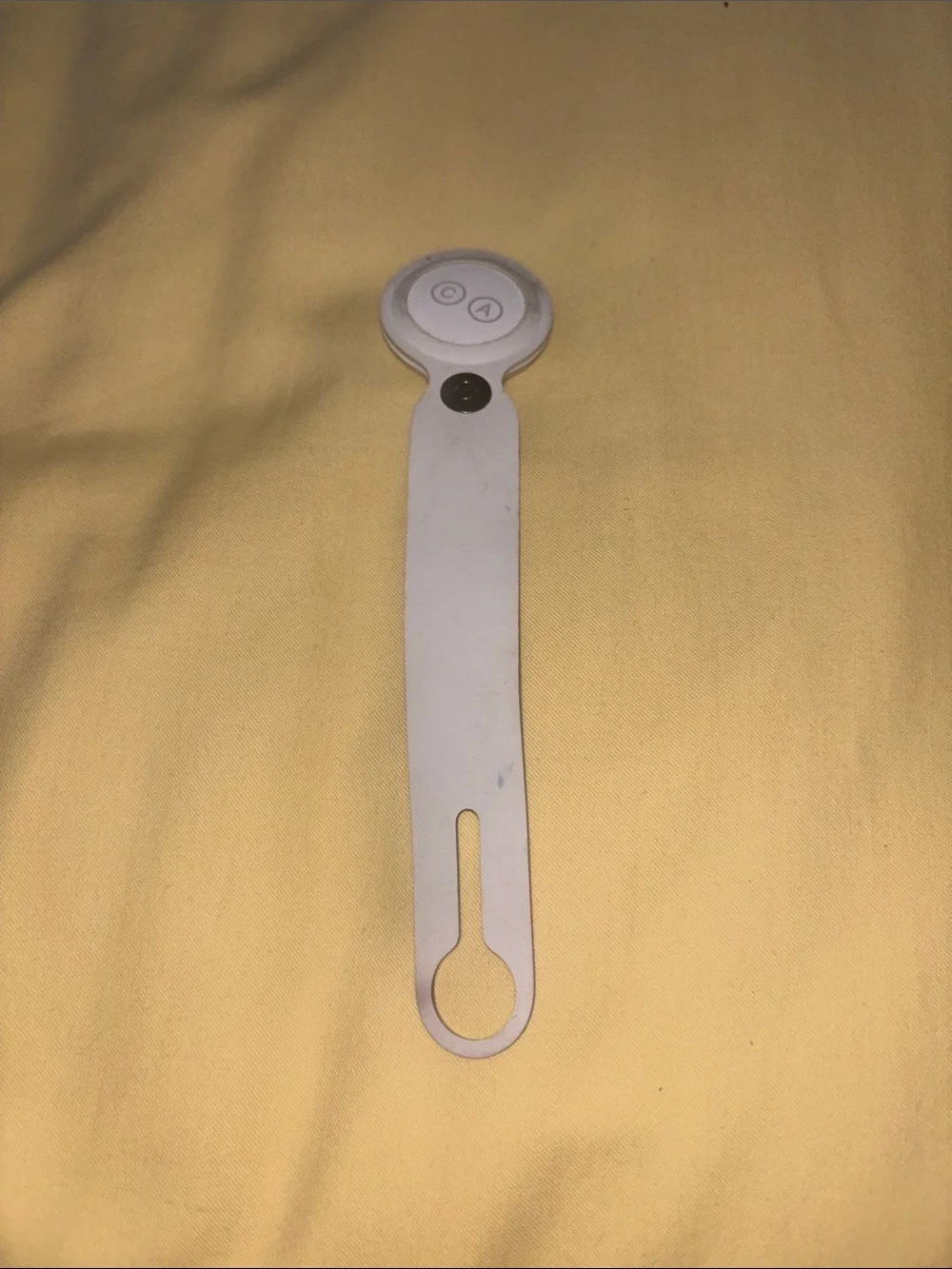 Apple White Silicone AirTag Loop Strap 1st Gen
